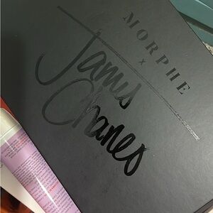 JAMES CHARLES PALETTE **NEVER USED**